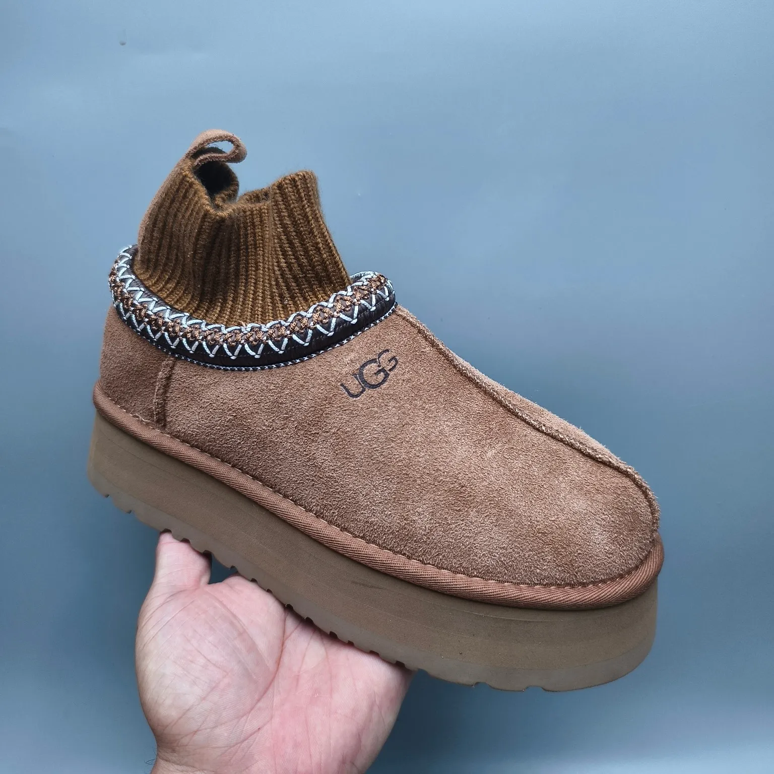 💰520 UGG sheepskin all-in-one snow boots 5956 thick-soled ethnic style braided style Color: maroon black sand matching code: 35-40